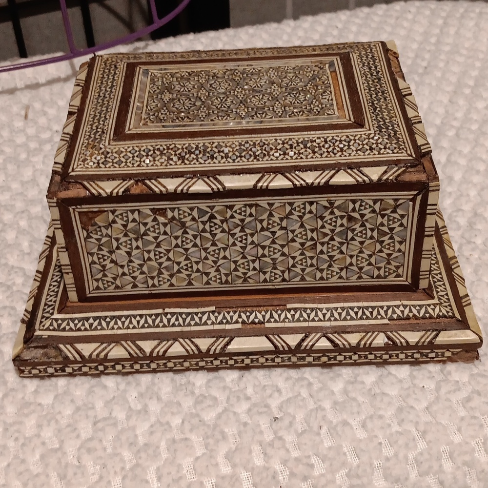 ANTIQUE MOTHER OF PEARL INLAY CIGARETTE BOX Middle Eastern Designed Vtg